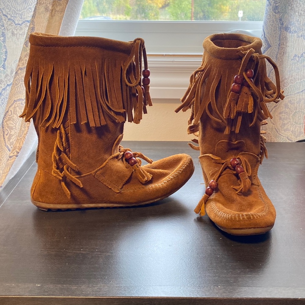 Minnetonka Brown Suede Fringe Ankle Boots with Bead Accents